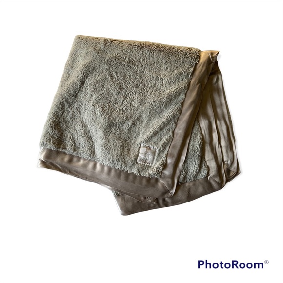 Little Giraffe Large Chenille Receiving Blanket in Silver - Picture 3 of 6